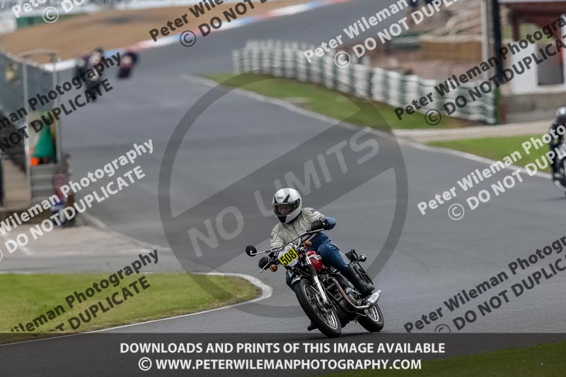 Vintage motorcycle club;eventdigitalimages;mallory park;mallory park trackday photographs;no limits trackdays;peter wileman photography;trackday digital images;trackday photos;vmcc festival 1000 bikes photographs